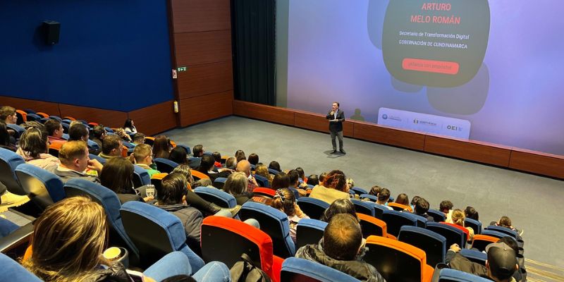 Más de 2.100 cundinamarqueses formados en innovación digital gracias a alianza con la OEI
