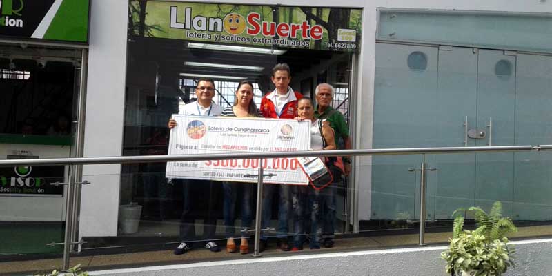 Lotería de Cundinamarca entrega simbólicamente Megapremio en Villavicencio









































