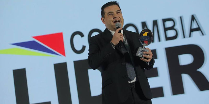 Colombia Líder reconoce a Nicolás García como ganador del premio 'Superación de la Pobreza'

