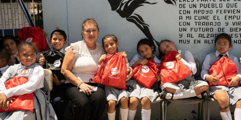 Cundinamarca entrega pupitres y kits escolares en Villeta para fortalecer la equidad educativa