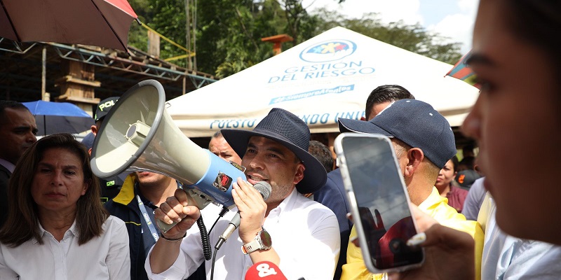 Tras diálogo con la comunidad se levanta bloqueo en la vía al llano en Guayabetal