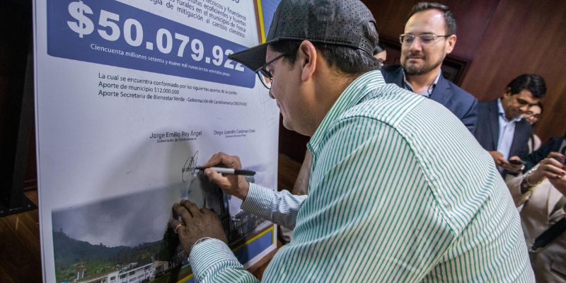 Gobernador de Cundinamarca firmó cinco convenios por más de $1.700 millones para fortalecer acciones ambientales
