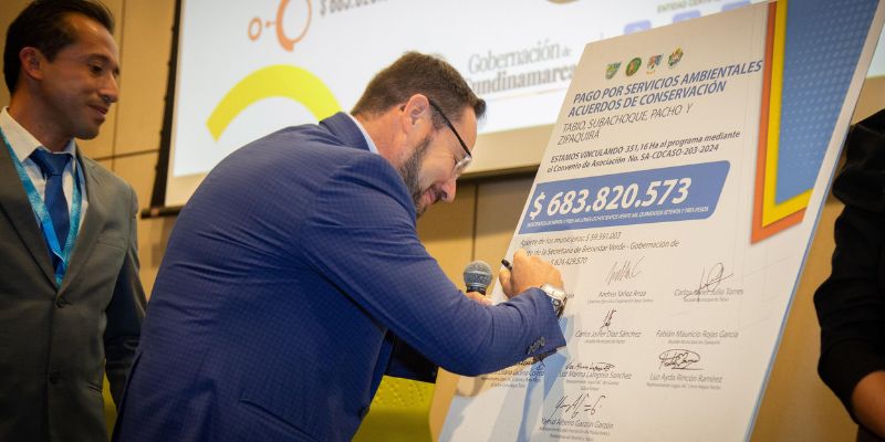 Gobernador de Cundinamarca anunció convenios por $5.890 millones para reforestar entornos degradados