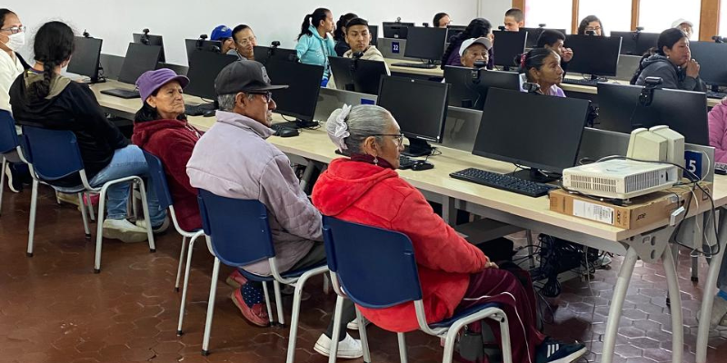 Gobernador Jorge Rey celebra la entrega de 20 Centros Interactivos Digitales en Cundinamarca

