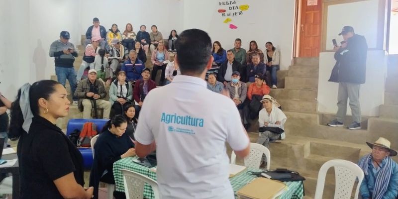 Cundinamarca formaliza tierras para más de 600 familias campesinas
